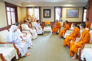 พระสุทธิสารเมธี, ผศ.ดร. คณบดีบัณฑิตวิทยาลัย เป็นผู้แทนในการต้อนรับ บาทหลวงสุวัฒน์ เหลืองสอาด รองเลขา…