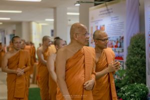 สมเด็จพระมหาวีรวงศ์ เมตตาเยี่ยมชมนิทรรศการบัณฑิตวิทยาลัยวชิรญาณวโรรส ในงานวันอุดมศึกษา ๒๕๖๘
